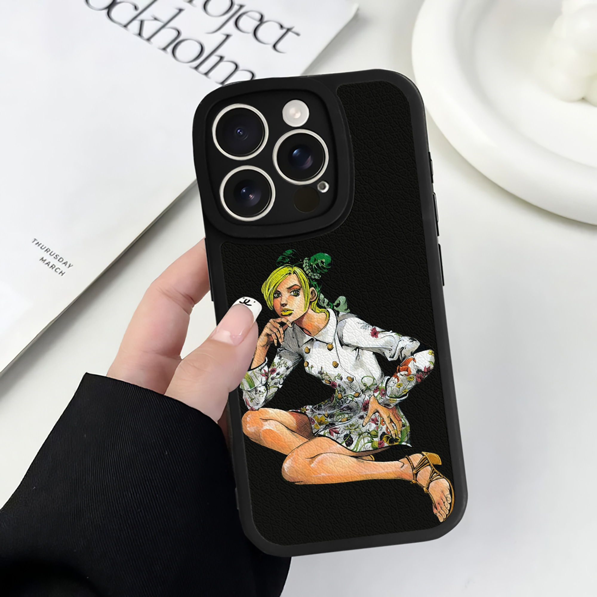 （画像用） "ジョジョの奇妙な冒険 くうじょう ジョリーン JoJo's Bizarre Adventure Jolyne Cujoh " 【iPhone 16シリーズ対応】シリコンスマホケース（レザー調） 材質：シリコン
